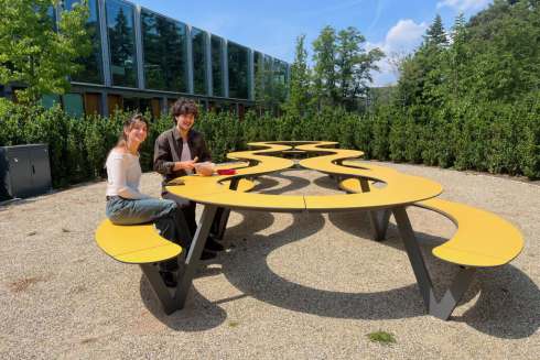 Universiteit Twente innovatief met duurzaam buitenmeubilair